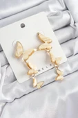 Pirinç Sedef Sallantılı Mermer Desenli Kelebek Model Gold Renk Vintage Kadın Küpe - 1