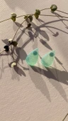 Tırtıklı Kristal Desenli Parlak Su Yeşili Damla Şekil Gümüş Aksesuar Orta Boy Epoksi Küpe El Yapımı thumbnail 5