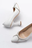 K-10 Beyaz Günlük Sarmal Taşlı Topuklu Kadın Ayakkabı thumbnail 4