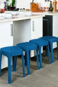 Kaymaz Ayaklı Dekoratif İç İçe Geçebilen Plastik Tabure Mutfak Bahçe Taburesi 4 Adet Lacivert - 1