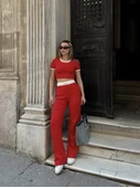 Crop pantolon biyeli takım kırmızı thumbnail 4