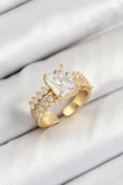 Pirinç  Büyük Zirkon Taşlı Model Gold Renk Kadın Yüzük - TJ-BYK3800 - 1