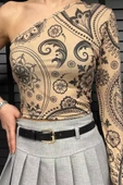 Bej Desenli Tek Kol Detaylı Kadın Croptop Bluz - 4