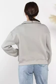 Gri Dik Yaka Yarım Fermuarlı Şardonlu Kadın Sweatshirt - 3