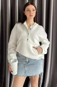 Beyaz Kadın Şardonlu Kanguru Cepli Düğme Detaylı Sweatshirt - 1