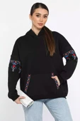 Siyah Kadın Kapüşonlu Kol Nakışlı Kanguru Cepli Şardonlu Sweatshirt - 1