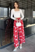 Kırmızı Kadın Çiçek Desenli Viskon Yürüyüş Pantolonu - 2