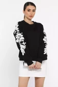 Siyah Kadın Bisiklet Yaka Kol Nakışlı Şardonlu Sweatshirt - 2