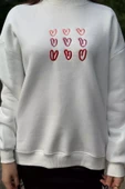Beyaz Kadın Bisiklet Yaka Kalp Nakışlı Şardonlu Sweatshirt - 3