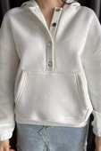 Beyaz Kadın Şardonlu Kanguru Cepli Düğme Detaylı Sweatshirt - 3