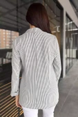 Beyaz Kadın Çizgili Duble Kol Blazer Ceket - 4