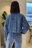 Mavi Kemer Detaylı Kadın Kısa Jean Kot Ceket - 4