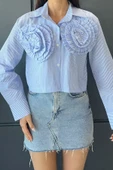 Mavi Gül Motifli Çizgi Desen Kadın Gömlek - 3