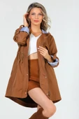 Camel Kadın Kapüşonlu Çizgi Detaylı Trençkot - 5