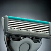 Wilkinson Sword Quattro Titanium Sensıtıve Erkek Tıraş Bıçağı 4 Yedek Başlık thumbnail 3