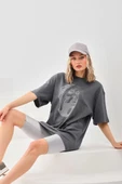Unisex Taş Desenli Oversize T-Shirt - Füme thumbnail 6