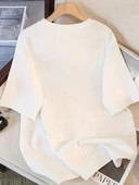 Kadınlar için Şık Siyah Kedi Grafik Tişört - Oversize Kısa Kollu Üst, Nefes Alabilir Polyester Karışımı, Makinede Yıkana thumbnail 3