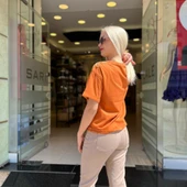 ÇİÇEK NAKIŞLI TİŞÖRT thumbnail 1