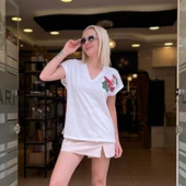 RENKLİ KELEBEK NAKIŞLI TİŞÖRT thumbnail 1