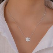 Beyaz Zirkon Taşlı Kar Tanesi 925 Ayar Gümüş Kadın Kolye thumbnail 2