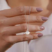 İstiridye Kabuğu Tasarımlı Sedef Taşlı 925 Ayar Kadın Gümüş Kolye thumbnail 1