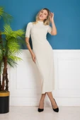 KREM YUVARLAK YAKA ÜSTE OTURAN FİTİLLİ MİDİ BOY ELBİSE thumbnail 4