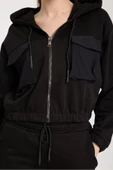 EŞOFMAN TAKIMI ALT ÜST SİYAH ÜST PARÇA FERMUARLI ALT PARÇA KARGO CEPLİ ÜST PARÇA KAPİŞONLU thumbnail 5