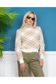 KUM BEJİ BEYAZ BALIKÇI YAKA BELİ LASTİKLİ ÇEK DESENLİ KAZAK thumbnail 3