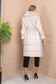KREM POFUDUK VE KAŞE KALIN FERMUARLI BELDEN VE BİLEKTEN LASTİKLİ YAKALI UZUN MANTO thumbnail 8