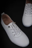 Trend Adımlar Beyaz Lastik Bağcıklı Hakiki Deri Kadın Comfort Ayakkabı - 6