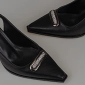 Trend Adımlar Siyah Deri Önden Taş İşlemeli Sivri Klasik Ayakkabı thumbnail 5