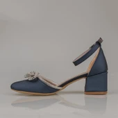 Trend Adımlar Mavi Taşlı Fiyonk Detaylı Kadın Saten Klasik Ayakkabı thumbnail 3