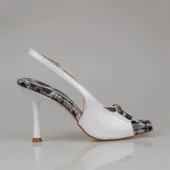 Trend Adımlar Beyaz Rugan Burnu Açık Leopar Taşlı Klasik Ayakkabı thumbnail 2