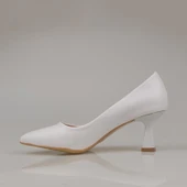 Trend Adımlar Beyaz Kadın Düz Klasik Orta Boy Topuk Ayakkabı thumbnail 4