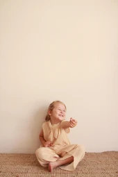 Fularlı Pastel Sarı Çizgili Çapraz Şerit Detaylı Müslin Takım thumbnail 6