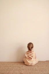 Fularlı Pastel Sarı Çizgili Çapraz Şerit Detaylı Müslin Takım thumbnail 2