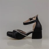 Trend Adımlar Siyah Burnu Kapalı Taş İşleme Kız Çocuk Klasik Ayakkabı thumbnail 3