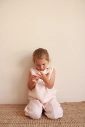 Fularlı Pembe Çizgili Çapraz Şerit Detaylı Müslin Takım thumbnail 6