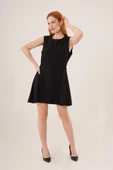 Yanları Zincir Detaylı Sıfır Kol Siyah Mini Elbise thumbnail 2
