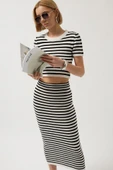 Çizgili Midi Dokulu Etek thumbnail 1