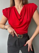 Kadın V Yaka Vatka Detay Kolsuz Dökümlü Bluz thumbnail 7