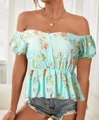 Kadın Kısa Kollu Madonna Yaka çiçek Desenli Düğme Detay Gipeli Süprem Kumaş Bluz thumbnail 3