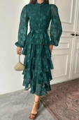 Zümrüt Valonlu Şeritli Kat Kat Elbise thumbnail 3