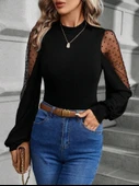 Kadın Uzun Kollu Yarı Balıkçı Yaka Kolları Tül Detaylı Ithal Krep Bluz thumbnail 1