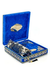 Kadife Kaplı Sandıklı Kişiye Özel Hediyelik Seccadeli Kuranı Kerim Seti Lacivert thumbnail 1