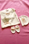 Kurdele Detaylı Taş Işlemeli Beyaz 3'lü Bebek Tulum Seti thumbnail 1