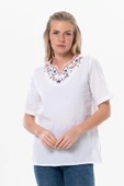 Kısa Kol Şile Bezi Gökkuşağı Nakış Detaylı Yazlık Bluz Beyaz Byz 2XL Beyaz thumbnail 1