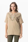 Kısa Kol Çiçek V Yaka Nakışlı Müslin Yazlık Bluz Vizon Vzn 4XL/5XL Vizon - 1