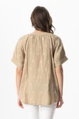 Kısa Kol V Yaka Venüs Düğmeli Müslin Yazlık Bluz Vizon Vzn 2XL-3XL Vizon thumbnail 2