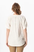 Kısa Kol V Yaka Venüs Düğmeli Müslin Yazlık Bluz Kırık Beyaz KrkByz S/M Kırık Beyaz thumbnail 2